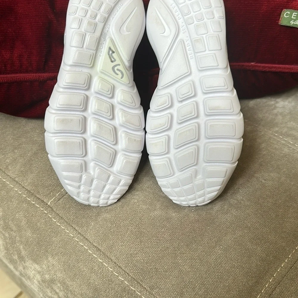 Black and White Nike Sneakers - Picture 3 of 9